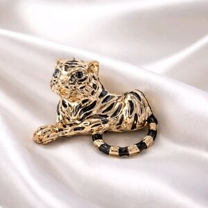 2026 Trend – Gold Tiger Brooch, Vintage-Style Animal Pin, Bold Statement Brooch